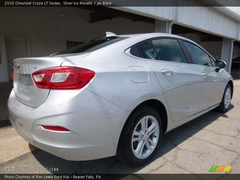 Silver Ice Metallic / Jet Black 2016 Chevrolet Cruze LT Sedan