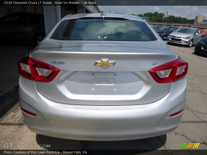 Silver Ice Metallic / Jet Black 2016 Chevrolet Cruze LT Sedan