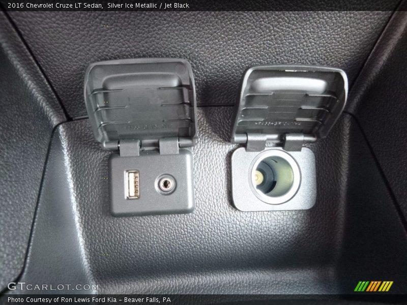 Silver Ice Metallic / Jet Black 2016 Chevrolet Cruze LT Sedan