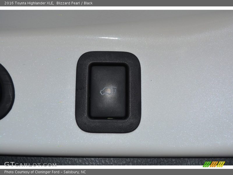 Blizzard Pearl / Black 2016 Toyota Highlander XLE