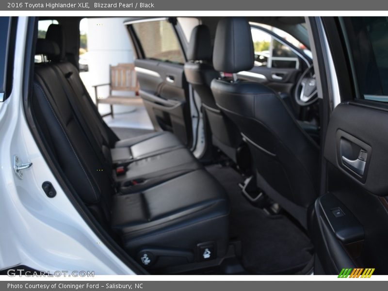 Blizzard Pearl / Black 2016 Toyota Highlander XLE