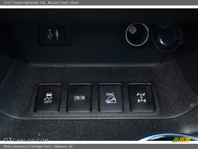 Blizzard Pearl / Black 2016 Toyota Highlander XLE