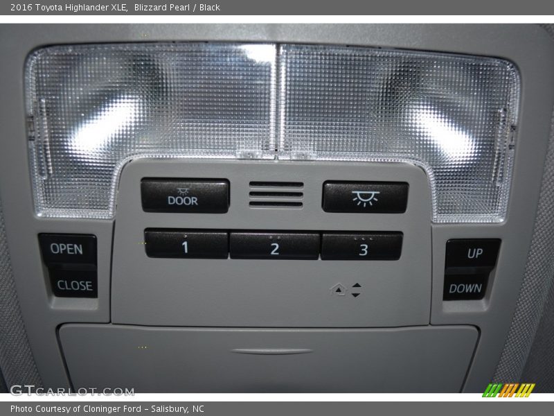Blizzard Pearl / Black 2016 Toyota Highlander XLE