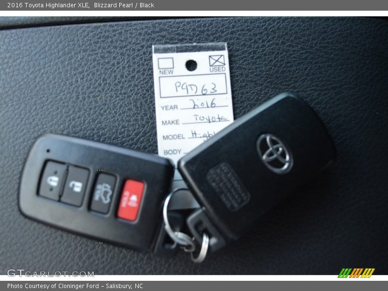 Blizzard Pearl / Black 2016 Toyota Highlander XLE