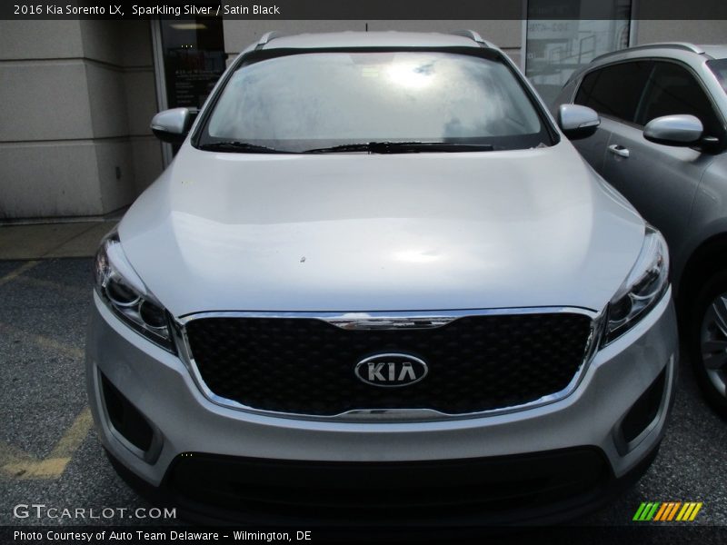 Sparkling Silver / Satin Black 2016 Kia Sorento LX