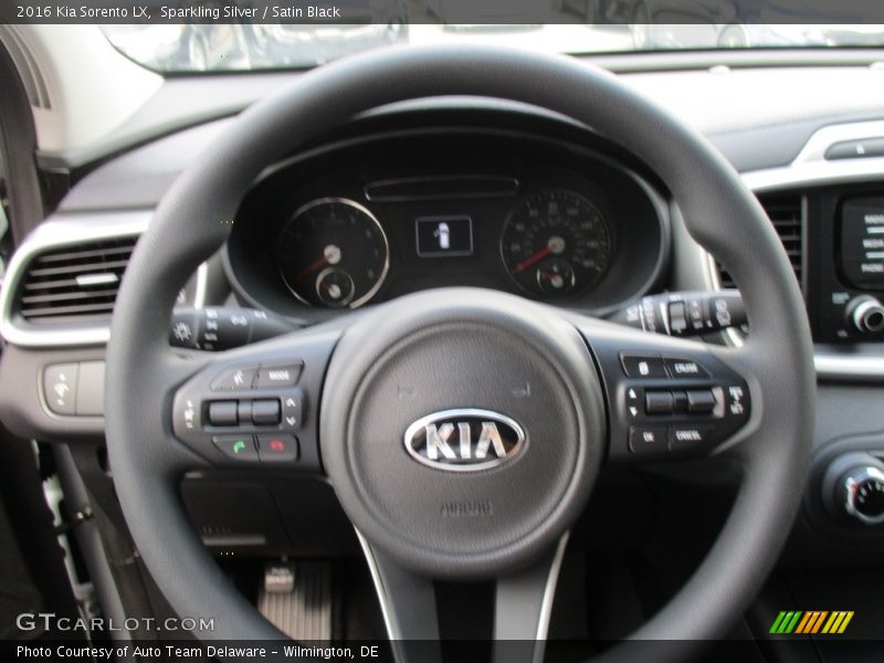 Sparkling Silver / Satin Black 2016 Kia Sorento LX