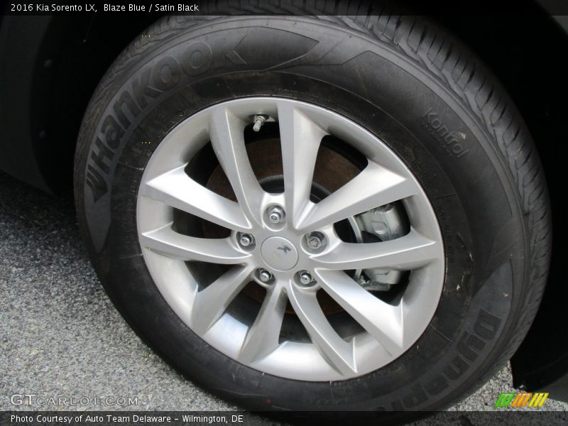 Blaze Blue / Satin Black 2016 Kia Sorento LX