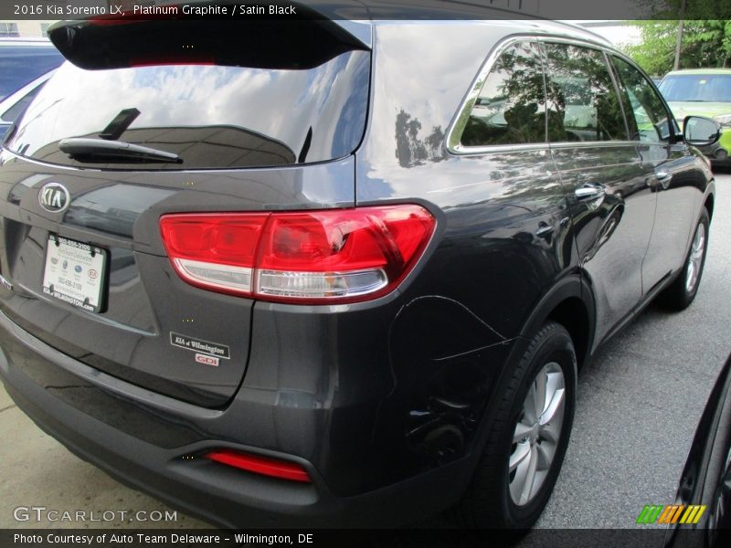 Platinum Graphite / Satin Black 2016 Kia Sorento LX