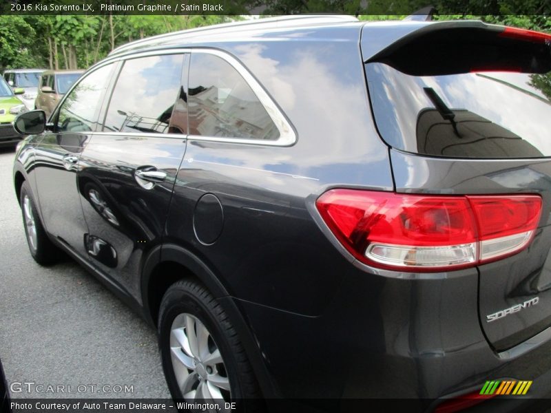 Platinum Graphite / Satin Black 2016 Kia Sorento LX