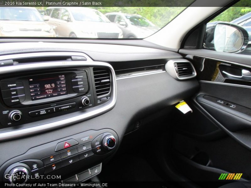 Platinum Graphite / Satin Black 2016 Kia Sorento LX