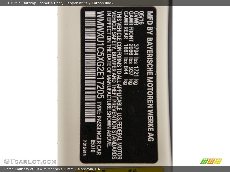 Pepper White / Carbon Black 2016 Mini Hardtop Cooper 4 Door