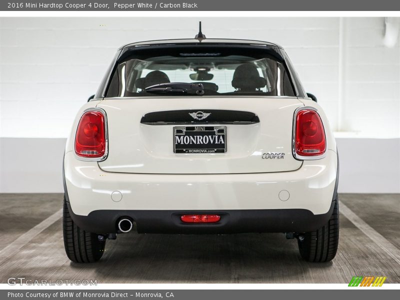 Pepper White / Carbon Black 2016 Mini Hardtop Cooper 4 Door