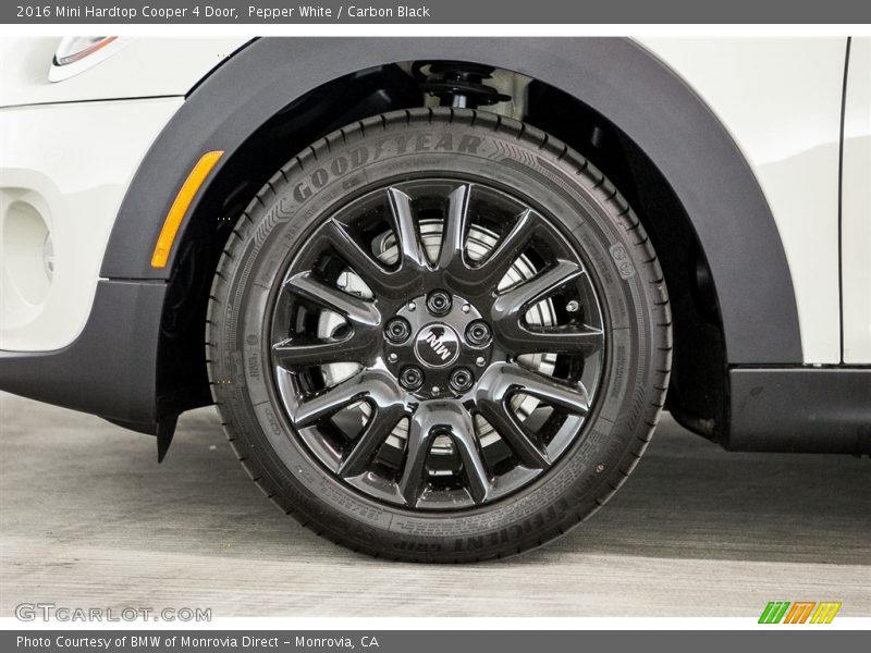 Pepper White / Carbon Black 2016 Mini Hardtop Cooper 4 Door