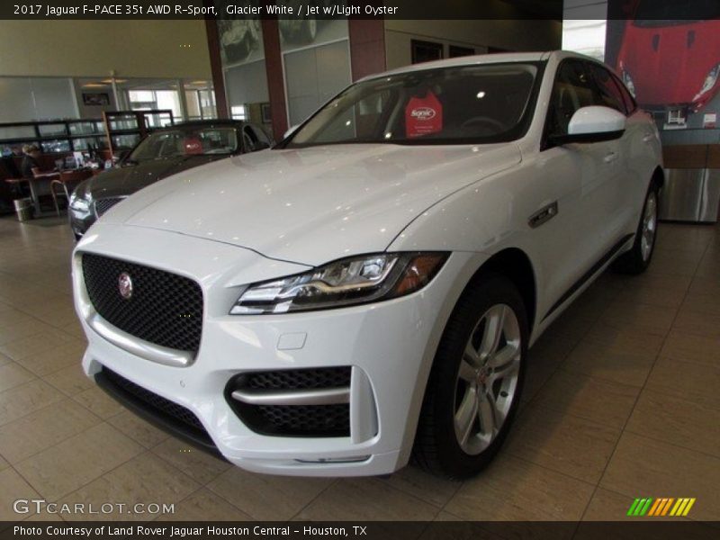 Front 3/4 View of 2017 F-PACE 35t AWD R-Sport