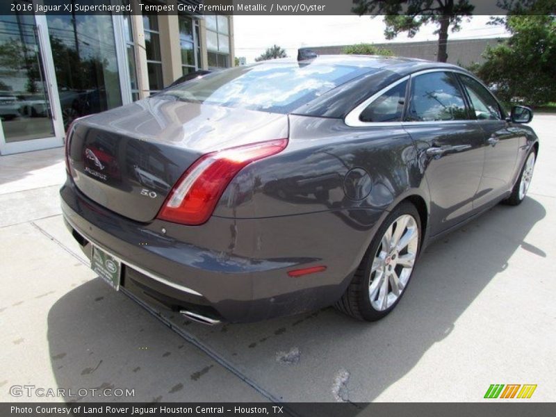 Tempest Grey Premium Metallic / Ivory/Oyster 2016 Jaguar XJ Supercharged