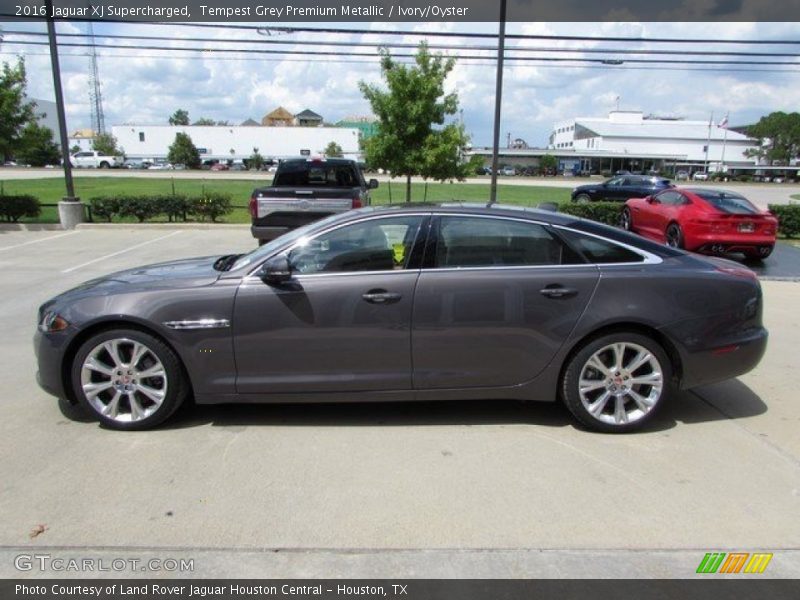 Tempest Grey Premium Metallic / Ivory/Oyster 2016 Jaguar XJ Supercharged