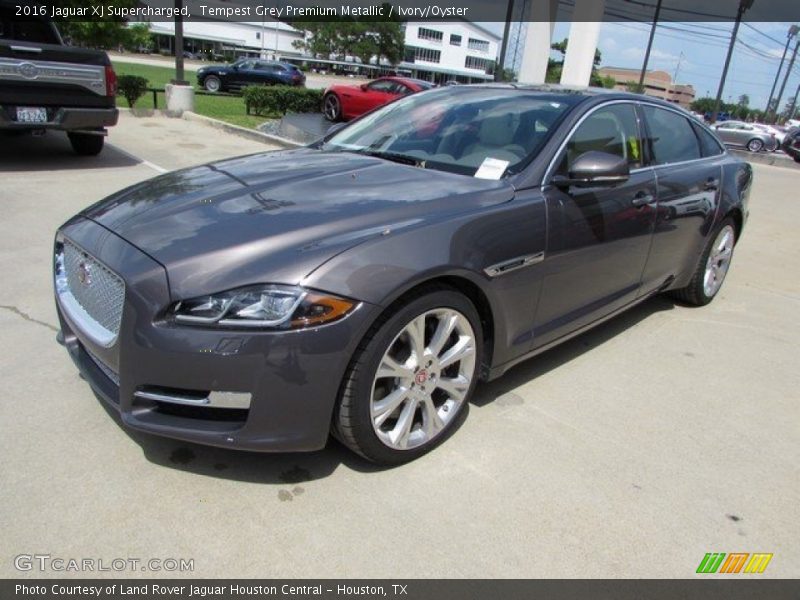 Tempest Grey Premium Metallic / Ivory/Oyster 2016 Jaguar XJ Supercharged