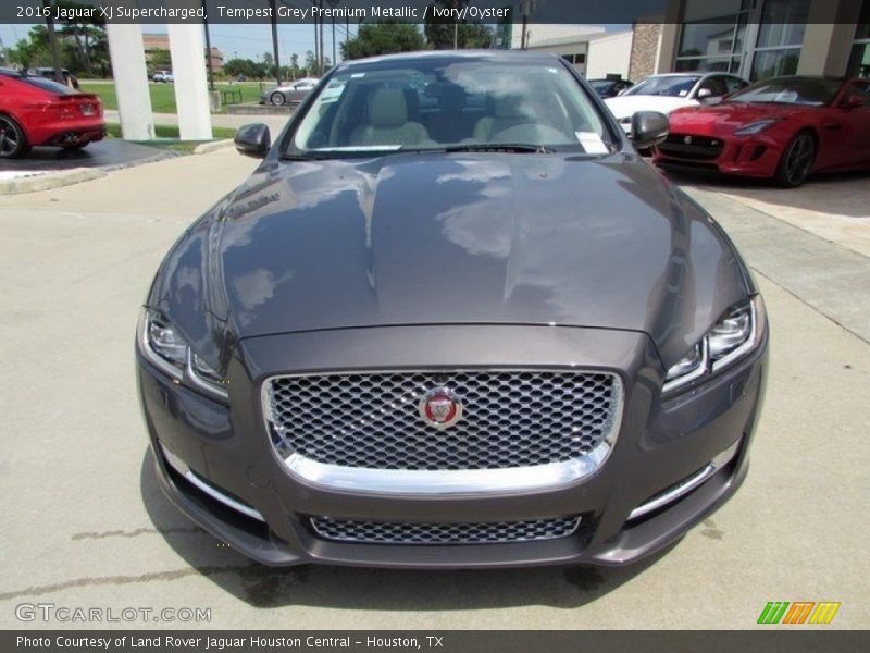 Tempest Grey Premium Metallic / Ivory/Oyster 2016 Jaguar XJ Supercharged