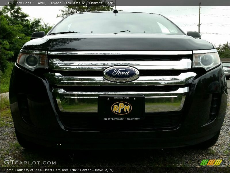 Tuxedo Black Metallic / Charcoal Black 2013 Ford Edge SE AWD