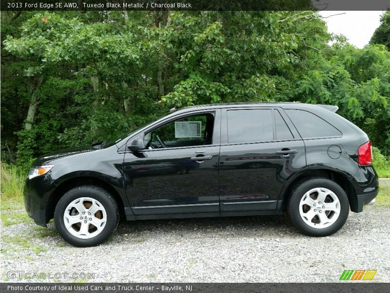 Tuxedo Black Metallic / Charcoal Black 2013 Ford Edge SE AWD