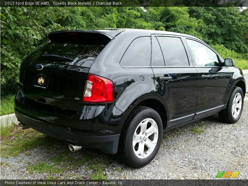 Tuxedo Black Metallic / Charcoal Black 2013 Ford Edge SE AWD