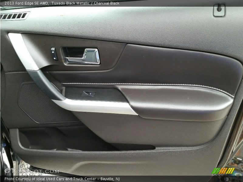Tuxedo Black Metallic / Charcoal Black 2013 Ford Edge SE AWD
