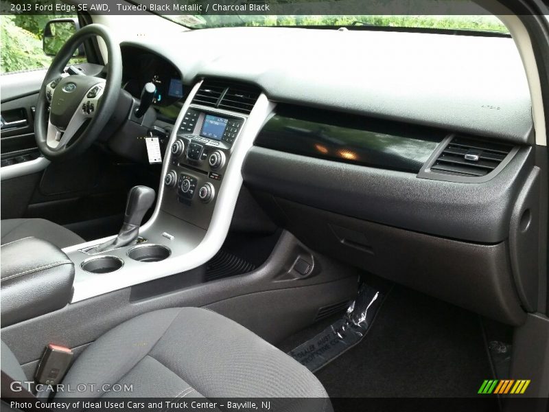 Tuxedo Black Metallic / Charcoal Black 2013 Ford Edge SE AWD