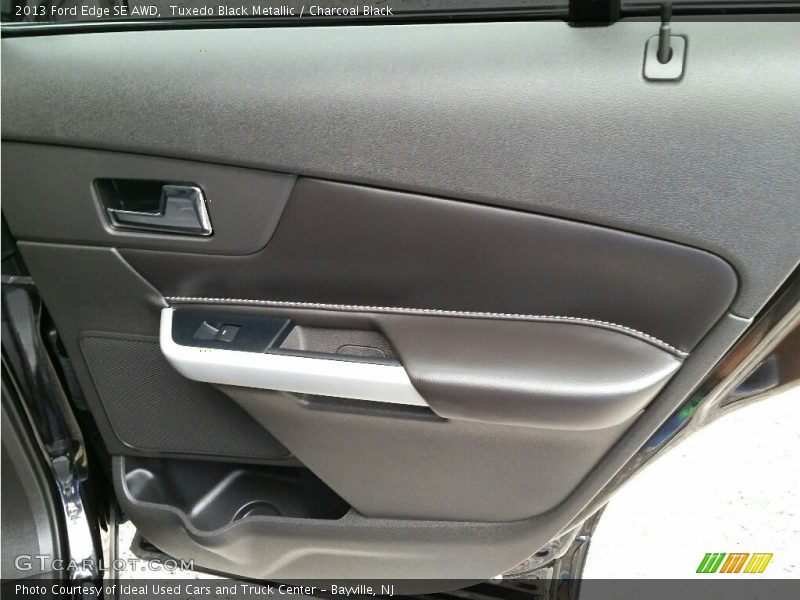 Tuxedo Black Metallic / Charcoal Black 2013 Ford Edge SE AWD