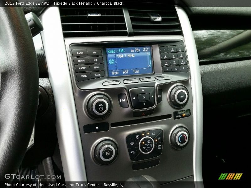 Tuxedo Black Metallic / Charcoal Black 2013 Ford Edge SE AWD
