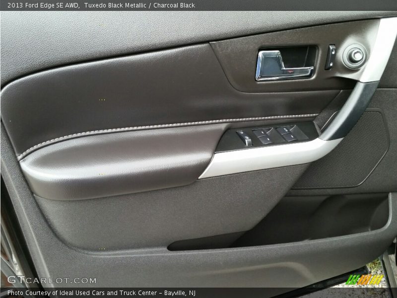 Tuxedo Black Metallic / Charcoal Black 2013 Ford Edge SE AWD