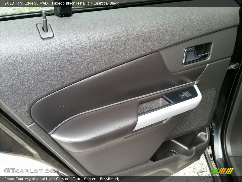 Tuxedo Black Metallic / Charcoal Black 2013 Ford Edge SE AWD