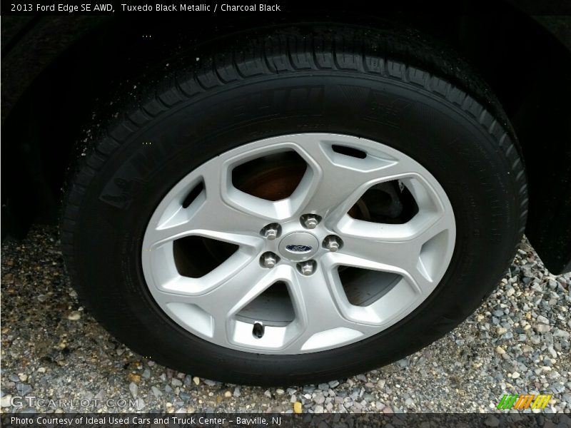 Tuxedo Black Metallic / Charcoal Black 2013 Ford Edge SE AWD