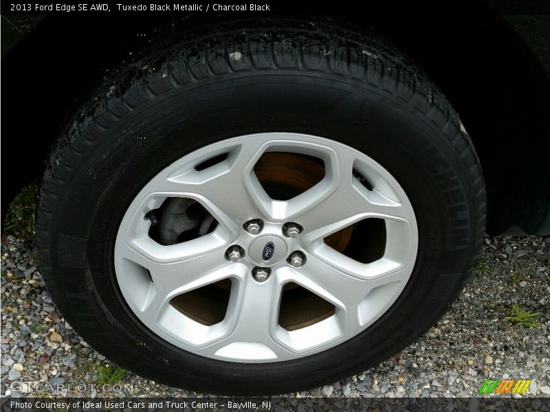 Tuxedo Black Metallic / Charcoal Black 2013 Ford Edge SE AWD