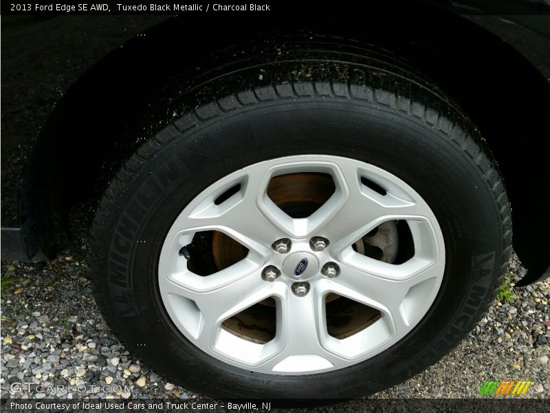 Tuxedo Black Metallic / Charcoal Black 2013 Ford Edge SE AWD