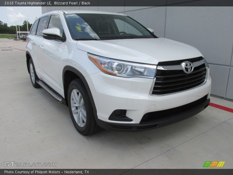 Front 3/4 View of 2016 Highlander LE