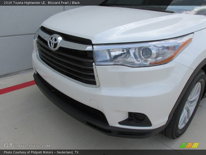 Blizzard Pearl / Black 2016 Toyota Highlander LE