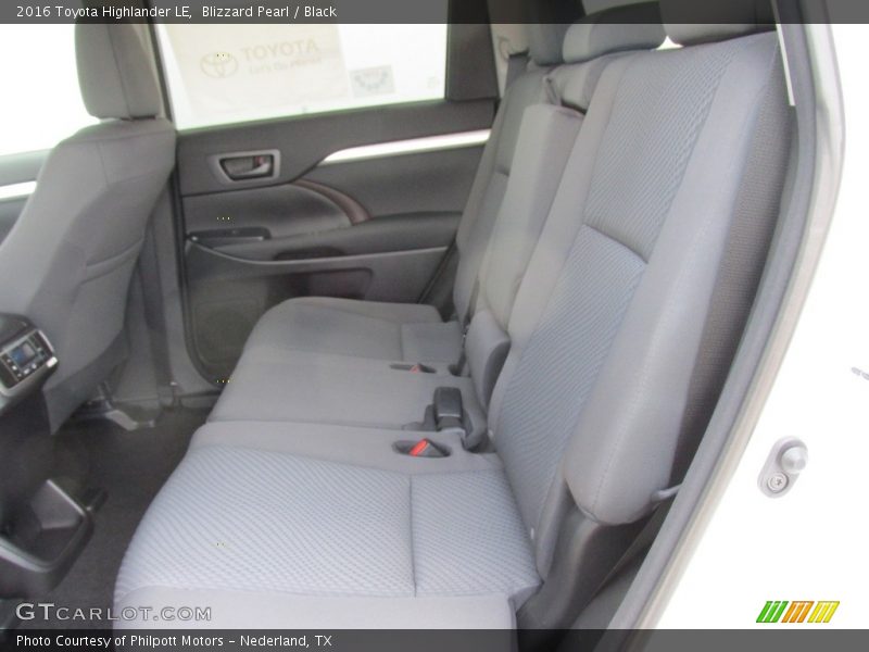 Blizzard Pearl / Black 2016 Toyota Highlander LE
