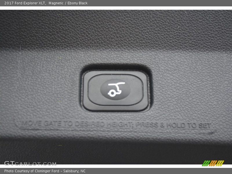 Magnetic / Ebony Black 2017 Ford Explorer XLT