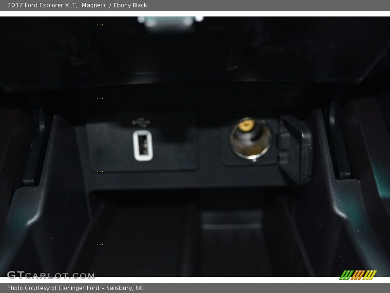 Magnetic / Ebony Black 2017 Ford Explorer XLT