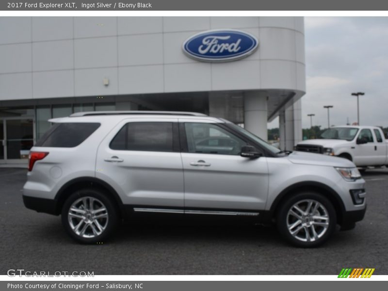 Ingot Silver / Ebony Black 2017 Ford Explorer XLT