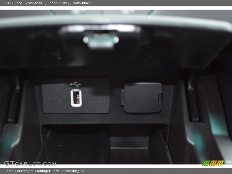 Ingot Silver / Ebony Black 2017 Ford Explorer XLT
