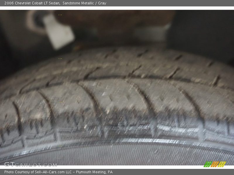 Sandstone Metallic / Gray 2006 Chevrolet Cobalt LT Sedan