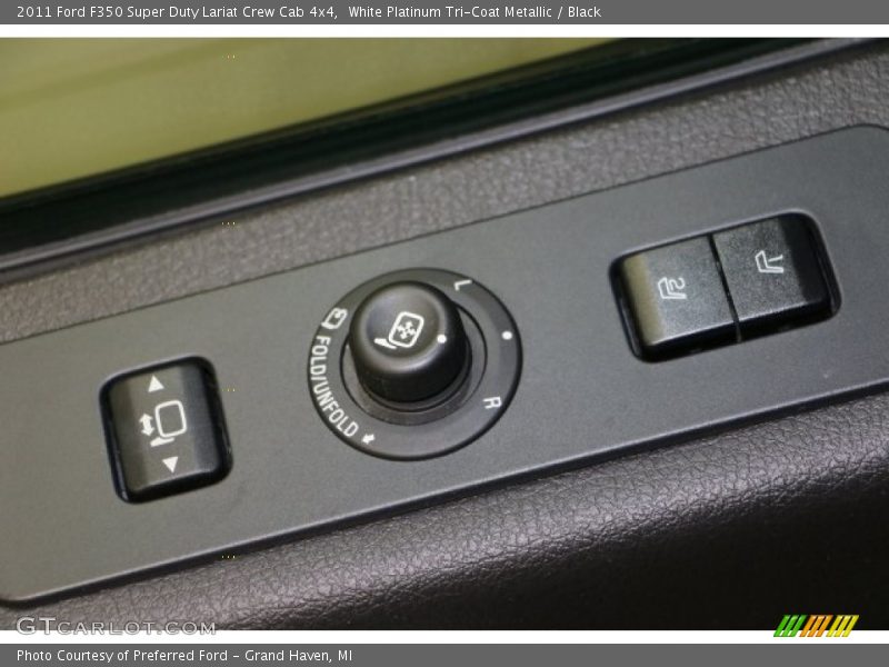 White Platinum Tri-Coat Metallic / Black 2011 Ford F350 Super Duty Lariat Crew Cab 4x4