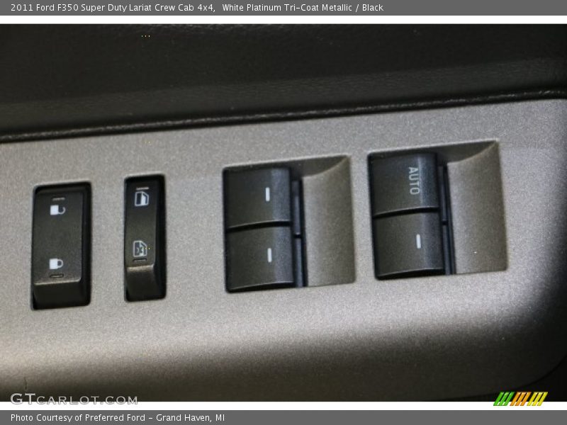 White Platinum Tri-Coat Metallic / Black 2011 Ford F350 Super Duty Lariat Crew Cab 4x4