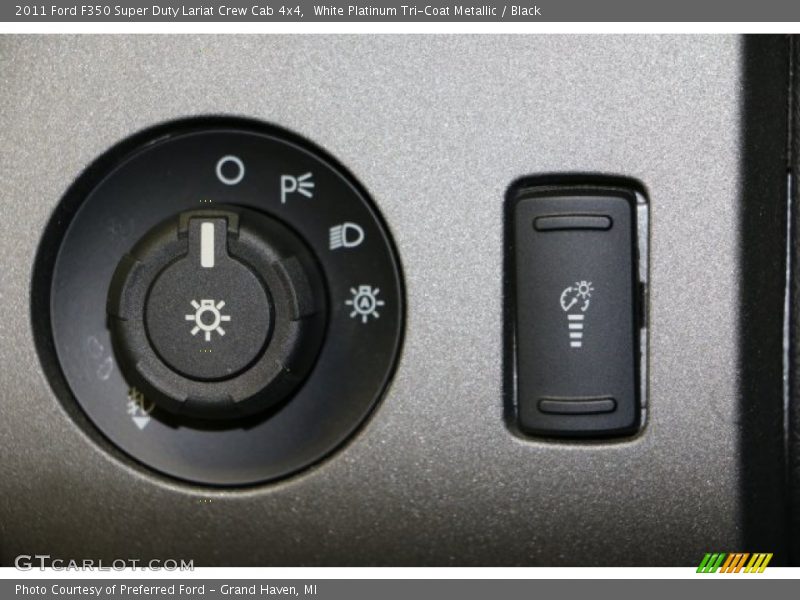 White Platinum Tri-Coat Metallic / Black 2011 Ford F350 Super Duty Lariat Crew Cab 4x4