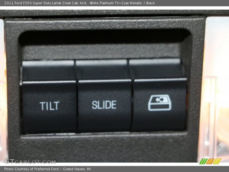 White Platinum Tri-Coat Metallic / Black 2011 Ford F350 Super Duty Lariat Crew Cab 4x4