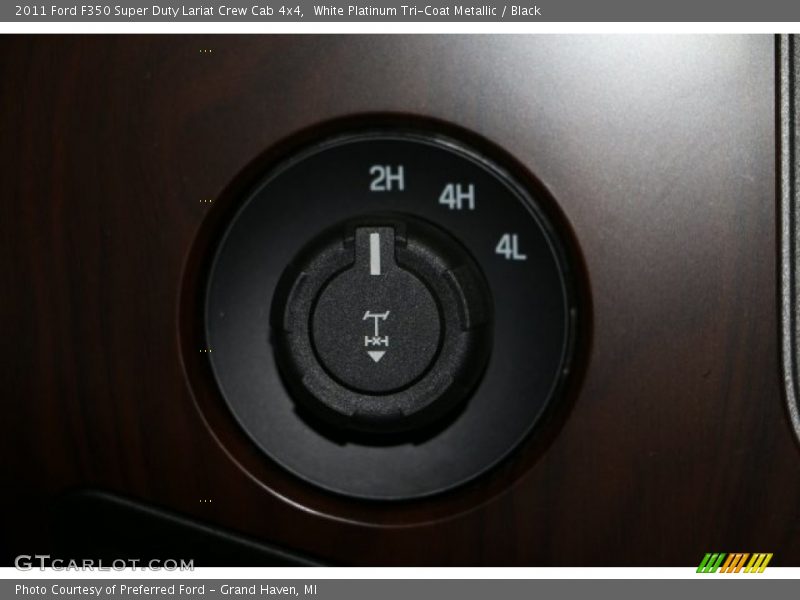 White Platinum Tri-Coat Metallic / Black 2011 Ford F350 Super Duty Lariat Crew Cab 4x4
