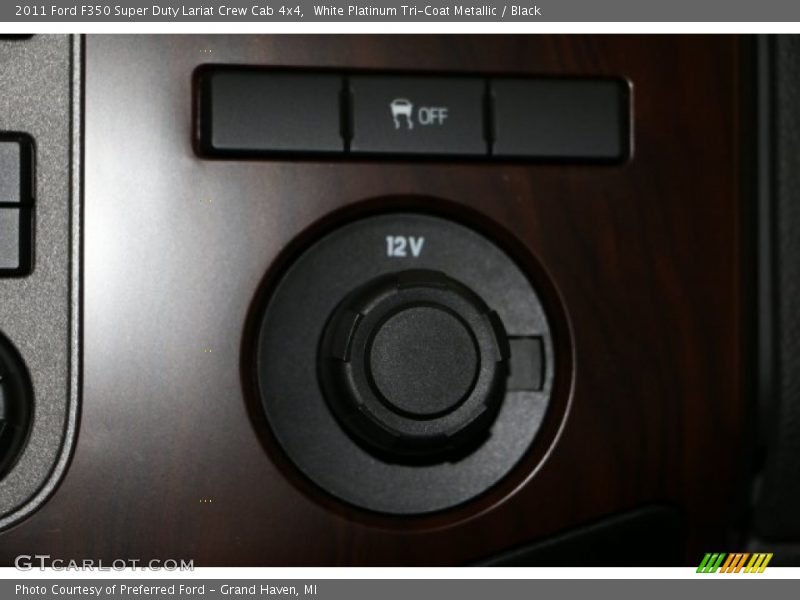 White Platinum Tri-Coat Metallic / Black 2011 Ford F350 Super Duty Lariat Crew Cab 4x4