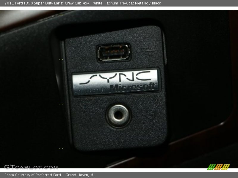 White Platinum Tri-Coat Metallic / Black 2011 Ford F350 Super Duty Lariat Crew Cab 4x4