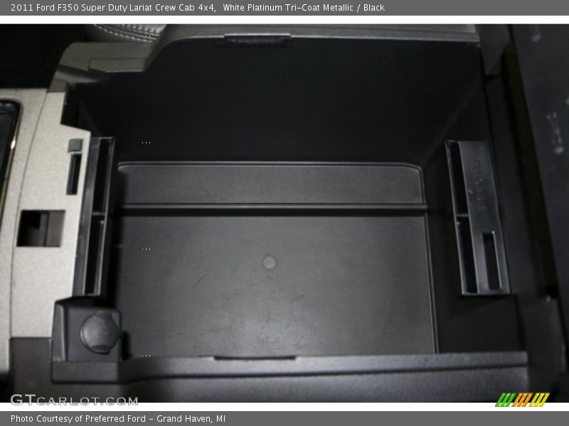 White Platinum Tri-Coat Metallic / Black 2011 Ford F350 Super Duty Lariat Crew Cab 4x4